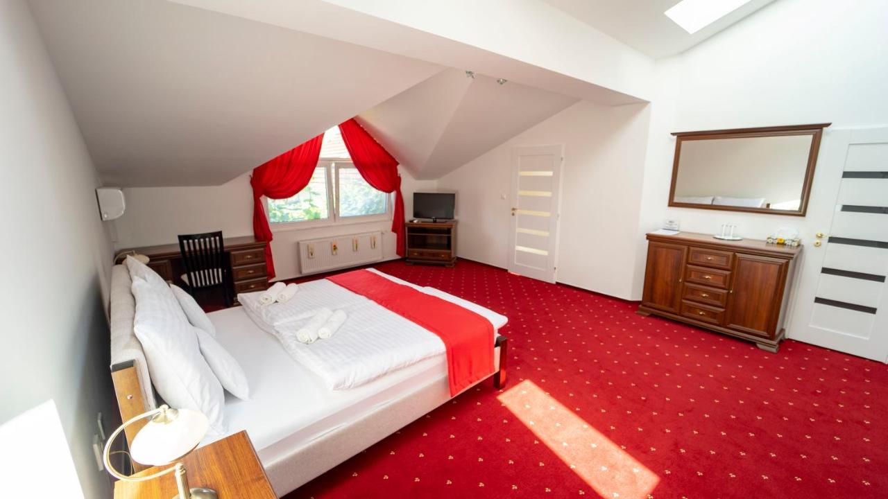 Penzion Rosel Nové Zámky Extérieur photo