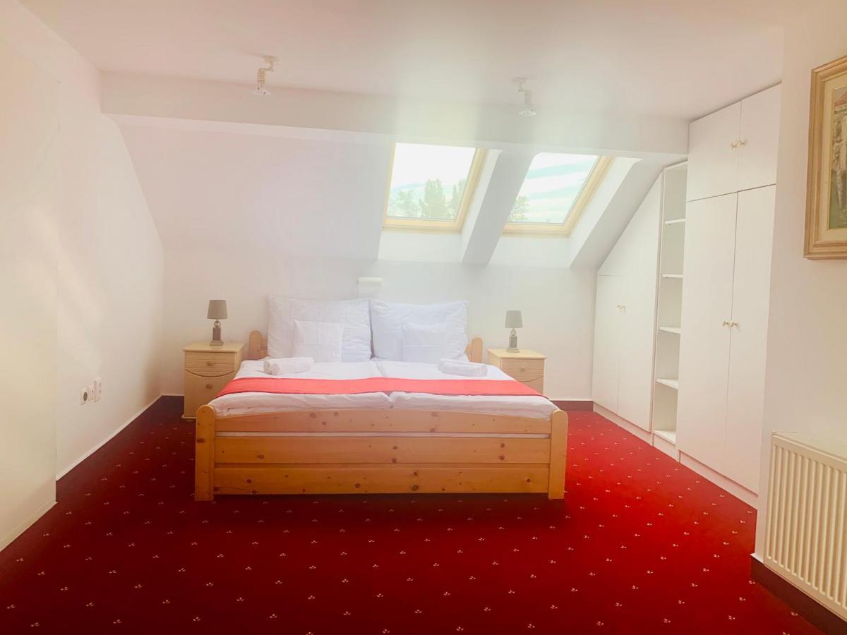 Penzion Rosel Nové Zámky Extérieur photo