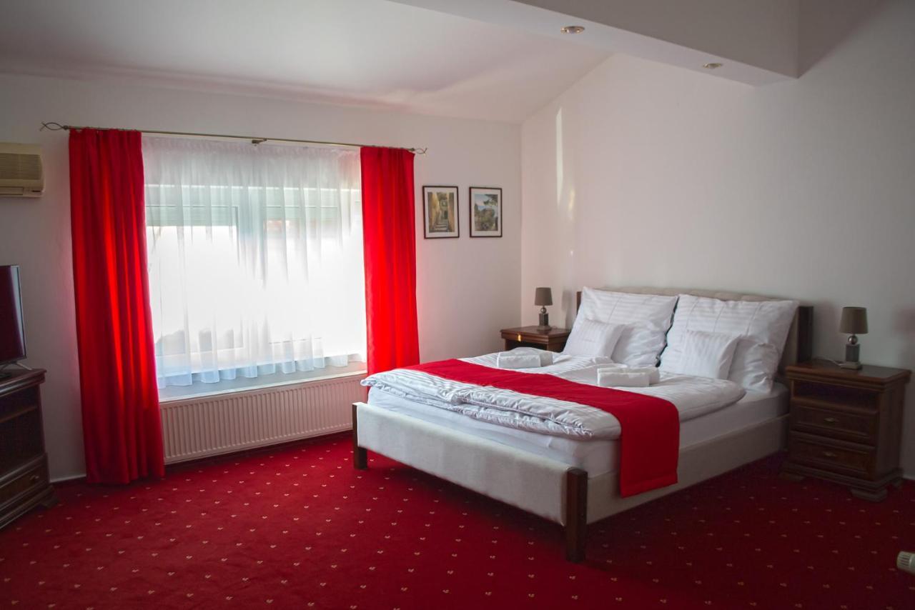 Penzion Rosel Nové Zámky Extérieur photo